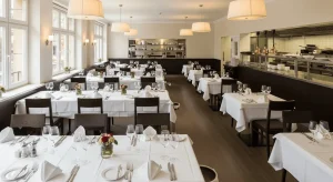 Etapas del servicio al cliente en un restaurante en Tenerife 