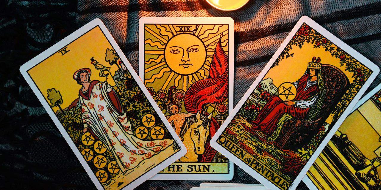 Tirada de Tarot Completa Gratis: Guía para una Lectura Precisa